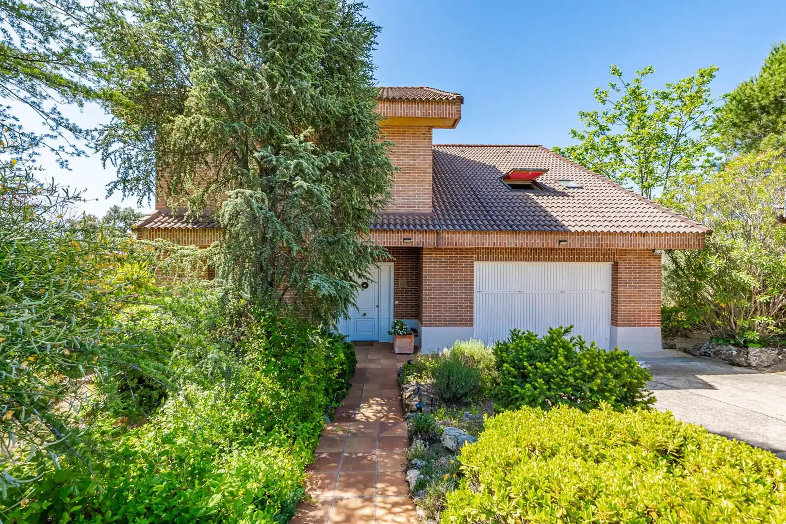 Vista exterior de Casa o chalet en venta en Las Rozas de Madrid con Aire acondicionado, Calefacción y Jardín privado