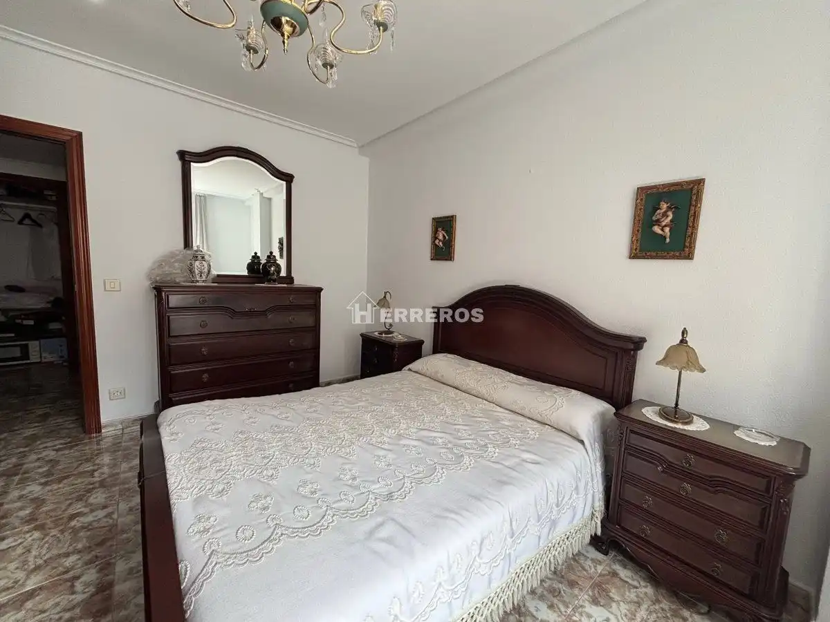 Habitación de Piso en venta en  Logroño con Calefacción, Terraza y Trastero