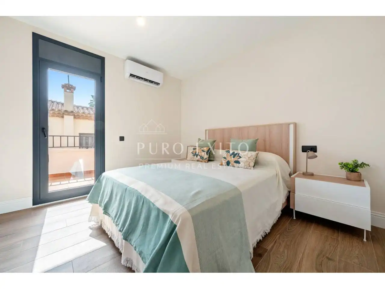 Bedroom of Houses for sale in Cambrils  with Air Conditioner, Private garden and Parquet flooring