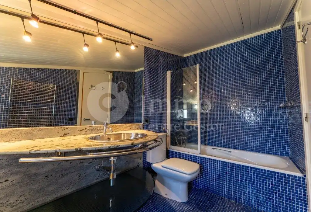 Baño de Dúplex en venta en Lleida con Aire acondicionado, Calefacción y Parquet
