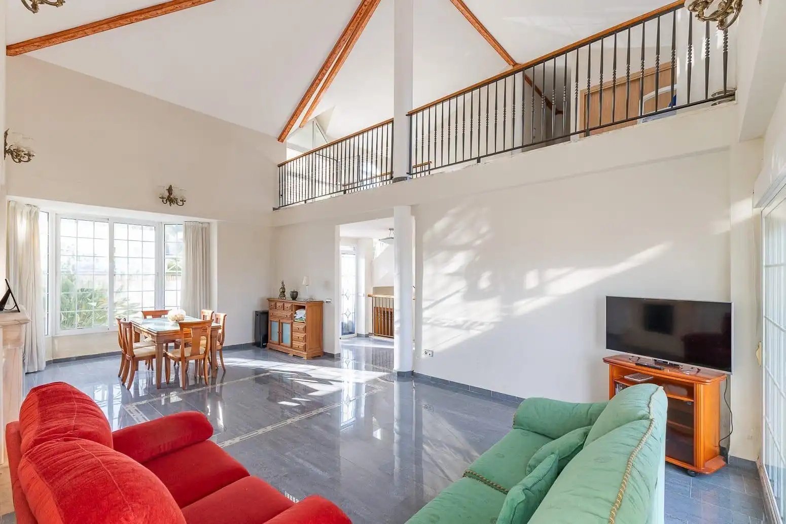 Sala de estar de Casa o chalet en venta en Chiva con Aire acondicionado, Terraza y Piscina