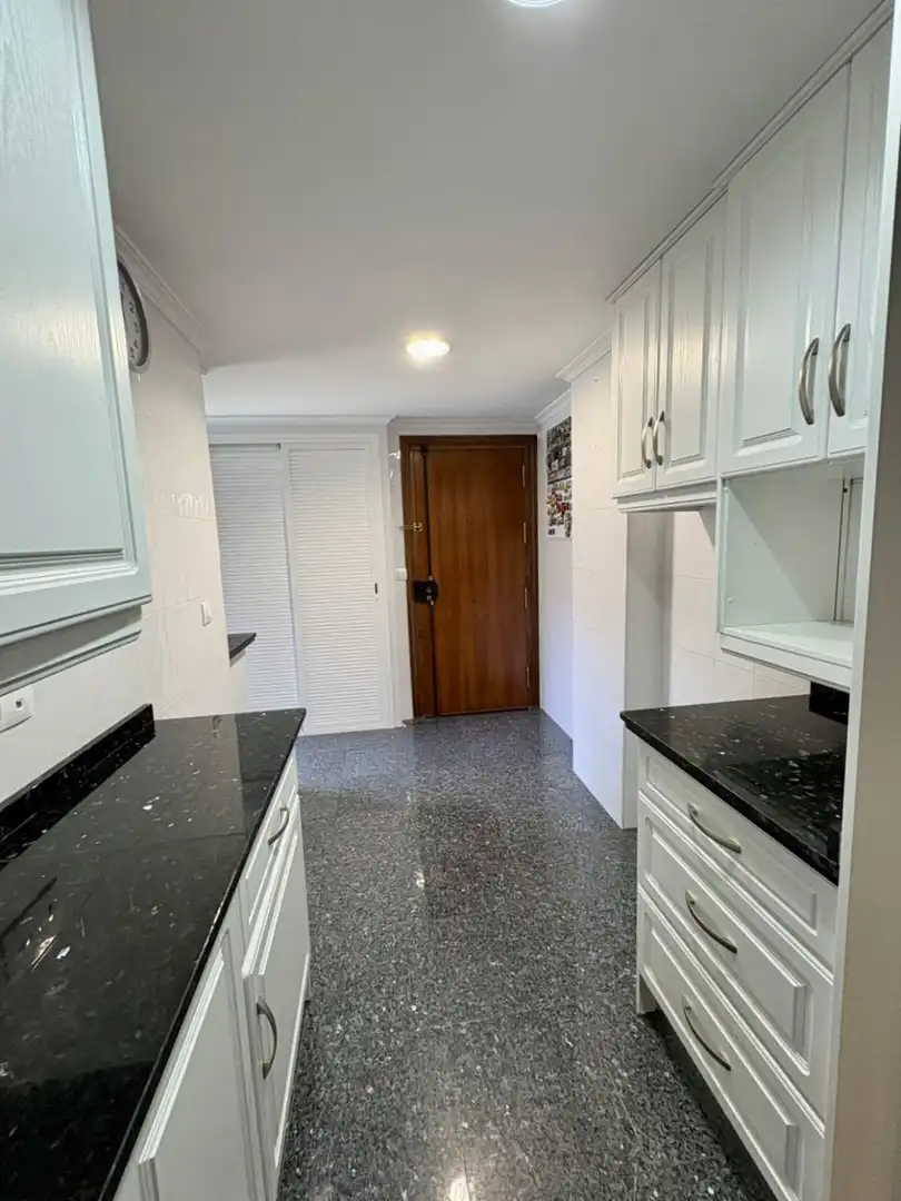 Kitchen of Flat for sale in Sevilla  with Air Conditioner, Heating and Terrace