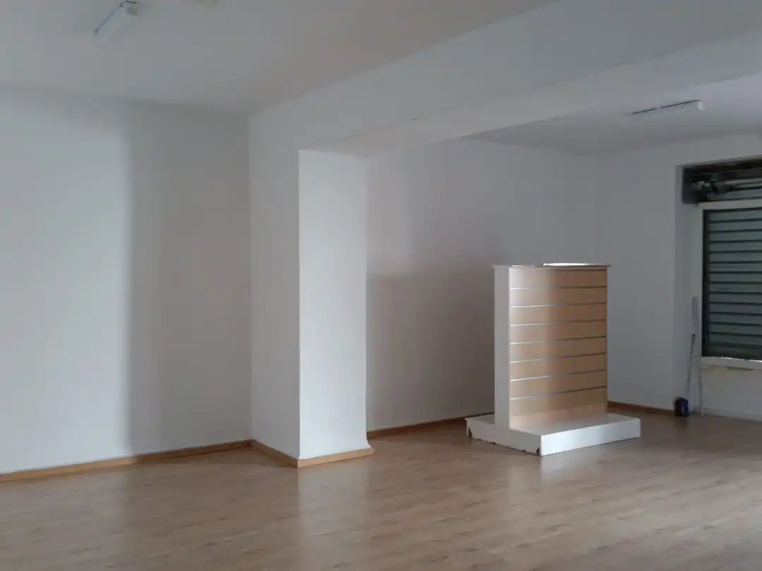 Local de lloguer en El Pedroso amb Aire condicionat, Calefacció i Parquet