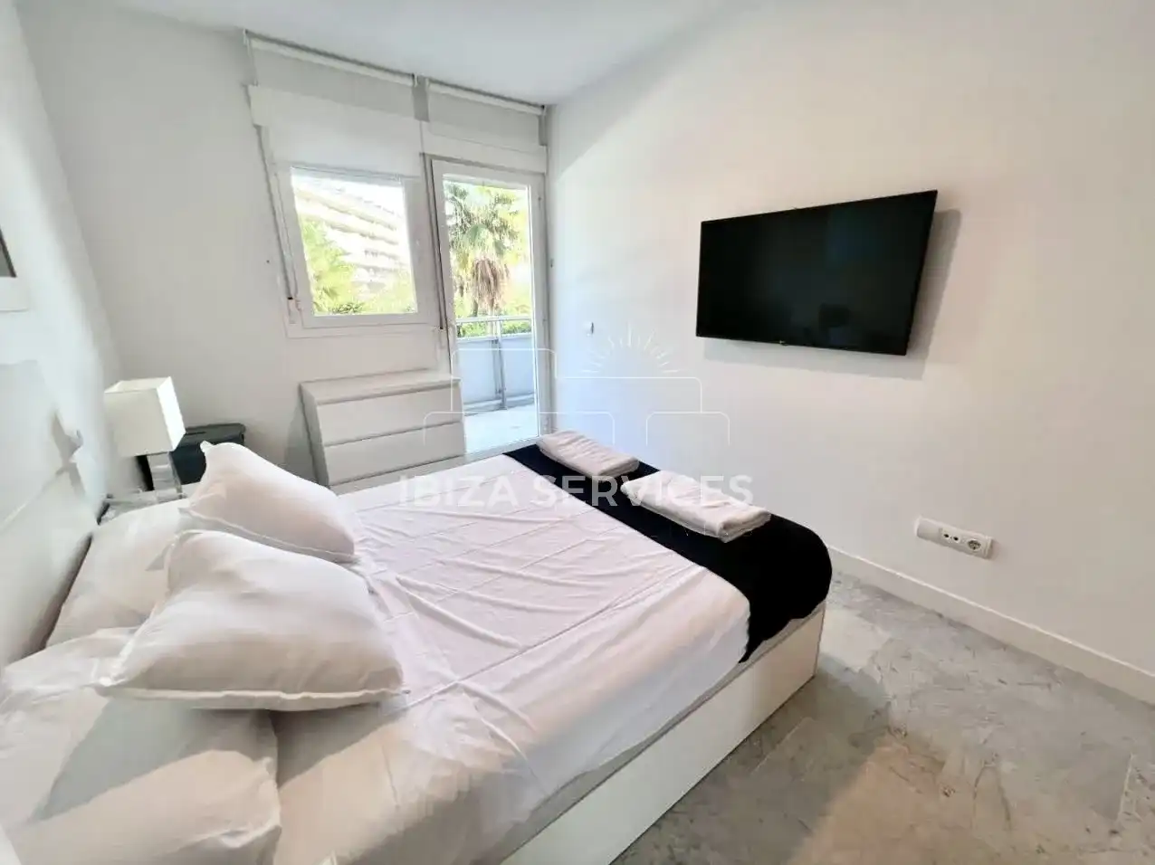 Dormitori de Pis en venda en Eivissa amb Aire condicionat, Jardí privat i Piscina