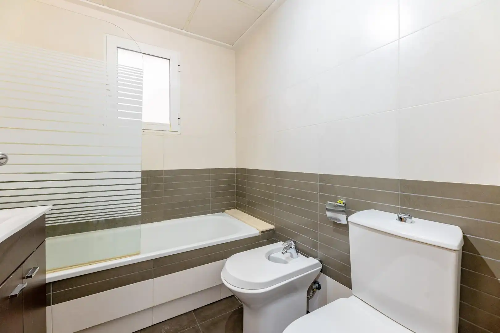Bathroom of Flat for sale in L'Alcúdia de Crespins  with Air Conditioner