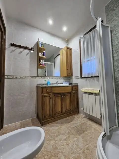 Bany de Casa o xalet en venda en Cuéllar amb Calefacció, Jardí privat i Traster