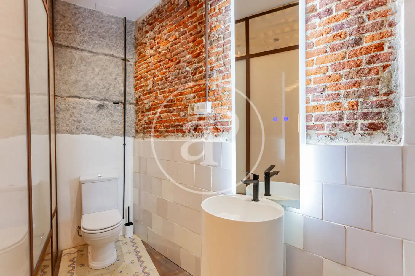 Bathroom of Flat for sale in Madrid  with Air Conditioner, Heating and Furnished