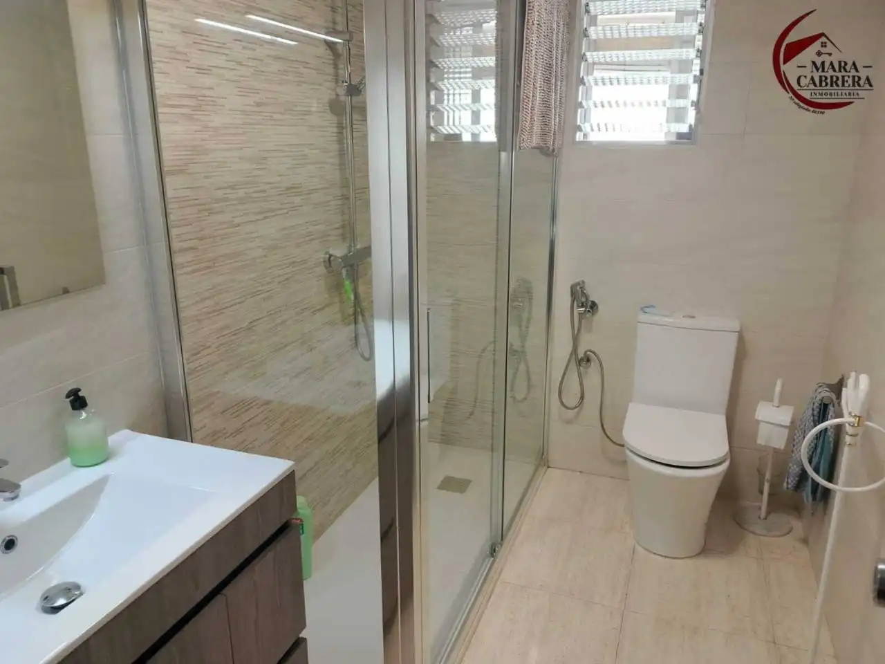 Baño de Piso en venta en Gandia con Aire acondicionado, Terraza y Amueblado