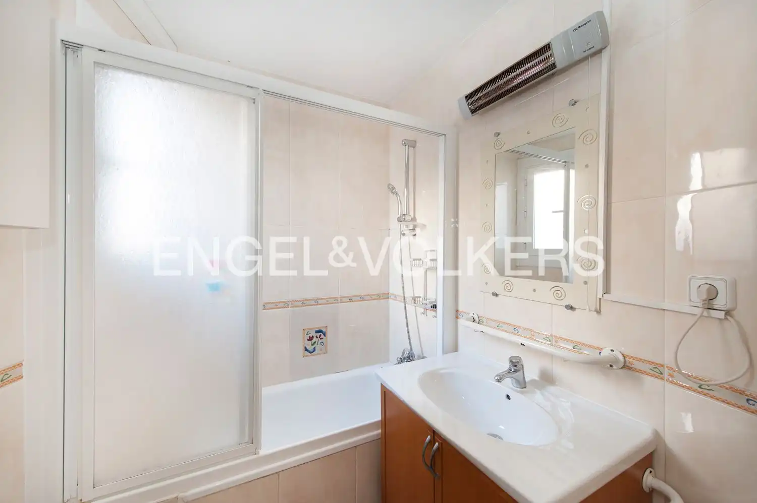 Bathroom of Flat for sale in Barcelona  with Air Conditioner, Heating and Parquet flooring