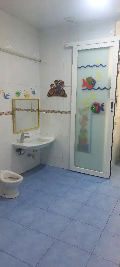 Badezimmer von Büro zur Miete in Badalona