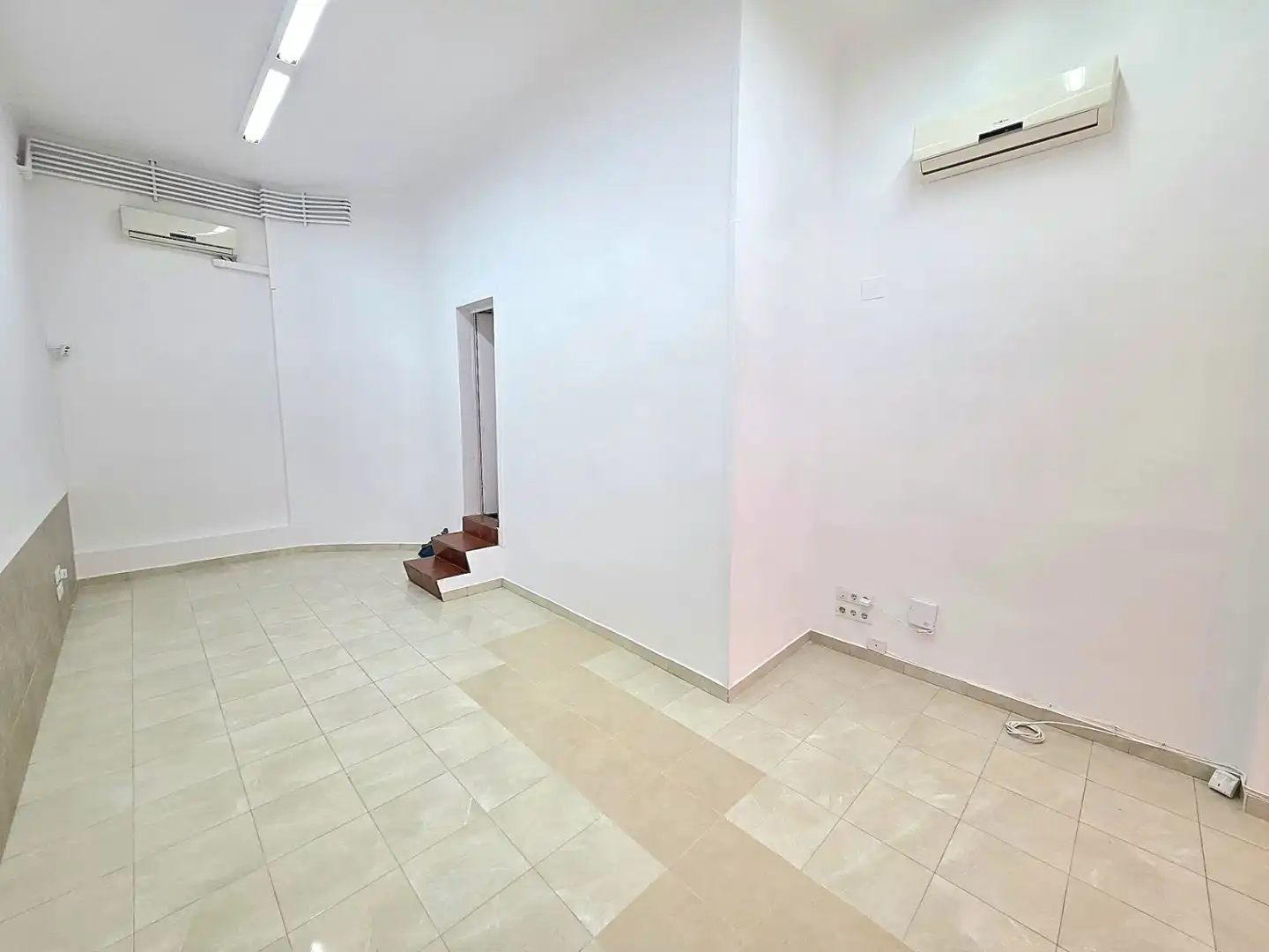 Loft zum Verkauf in L'Hospitalet de Llobregat mit Klimaanlage, Terrasse und Abstellraum
