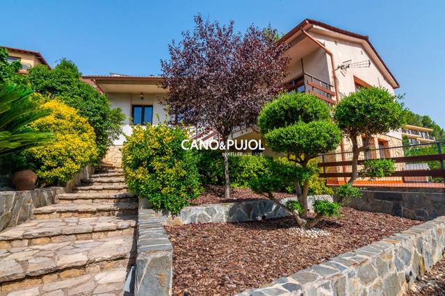 Casa-chalet en Venta en Pallejà