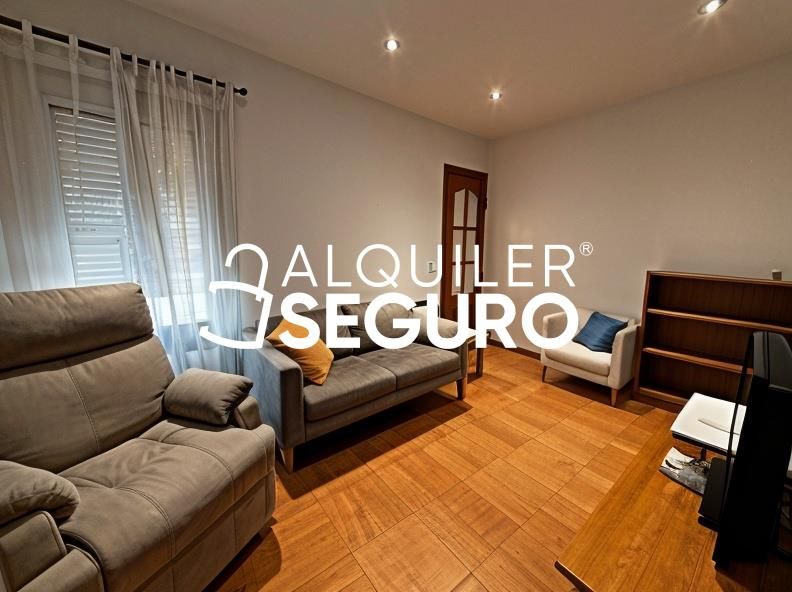 Sala de estar de Piso de alquiler en  Madrid Capital con Aire acondicionado, Calefacción y Amueblado