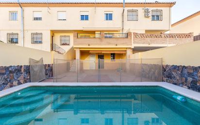 Piscina de Casa adosada en venda en Las Gabias amb Calefacció, Terrassa i Traster