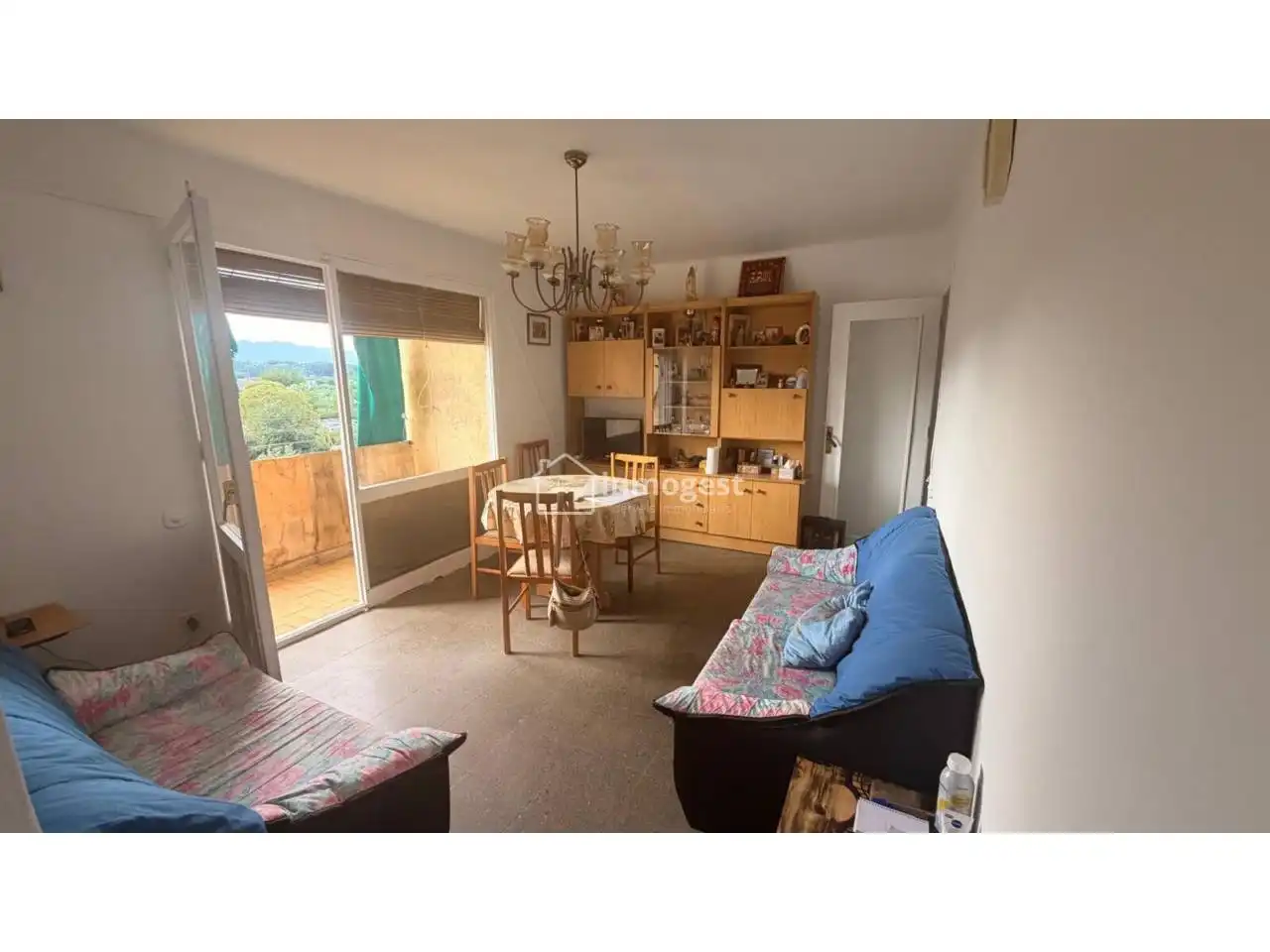 Wohnzimmer von Wohnung zum Verkauf in Salt mit Abstellraum, Möbliert und Balkon