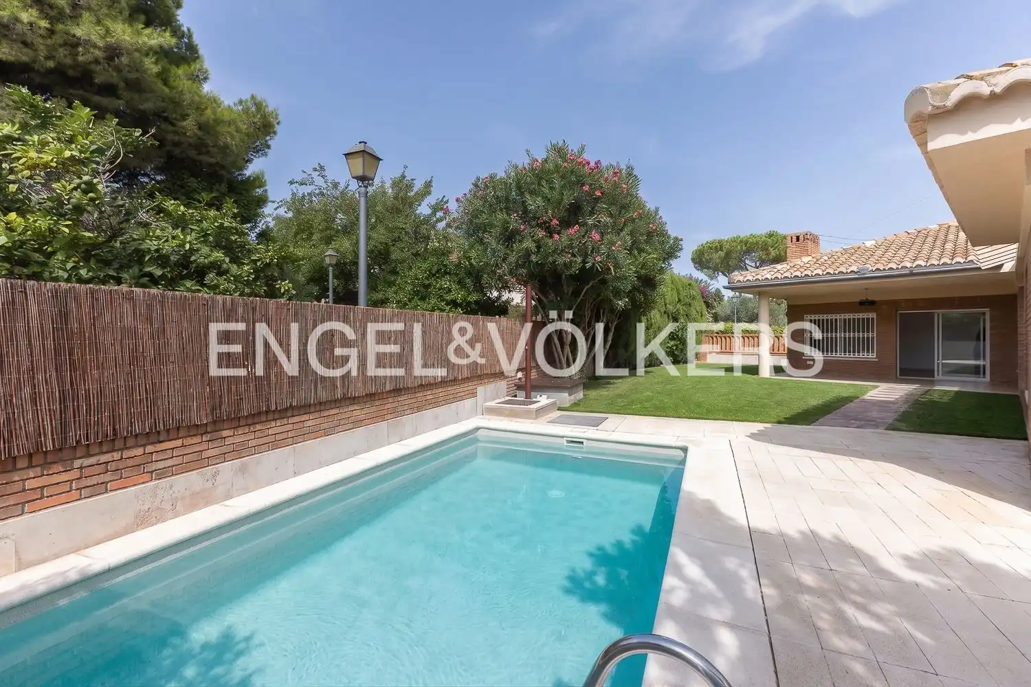 Swimming pool of Houses for rent in Rocafort  with Air Conditioner, Heating and Private garden