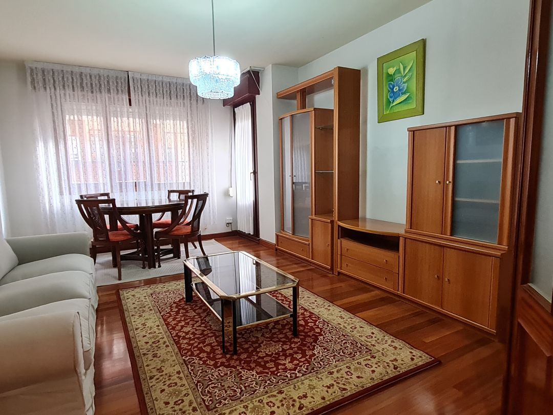 Sala d'estar de Pis en venda en Mungia amb Calefacció i Moblat