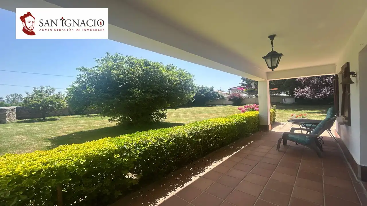 Terrassa de Casa o xalet en venda en Merindad de Montija amb Calefacció, Jardí privat i Moblat