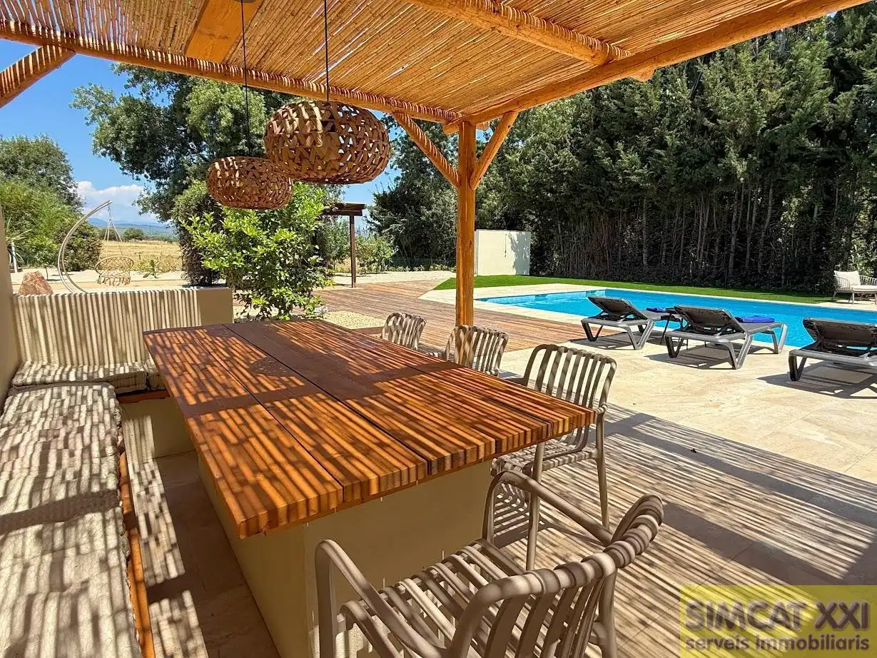 Casa amb piscina en venda a Navata, imagen 8