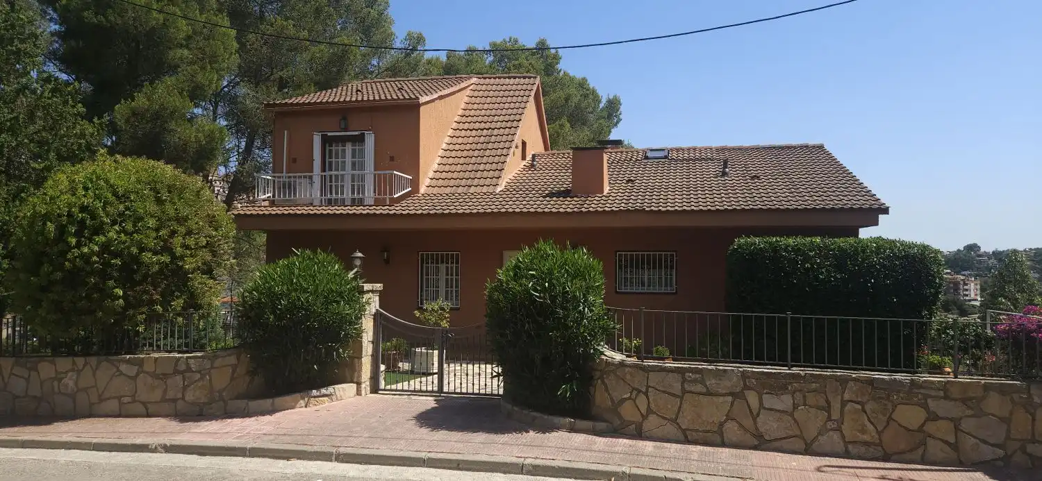 Vista exterior de Casa o chalet en venta en Corbera de Llobregat con Aire acondicionado, Calefacción y Terraza