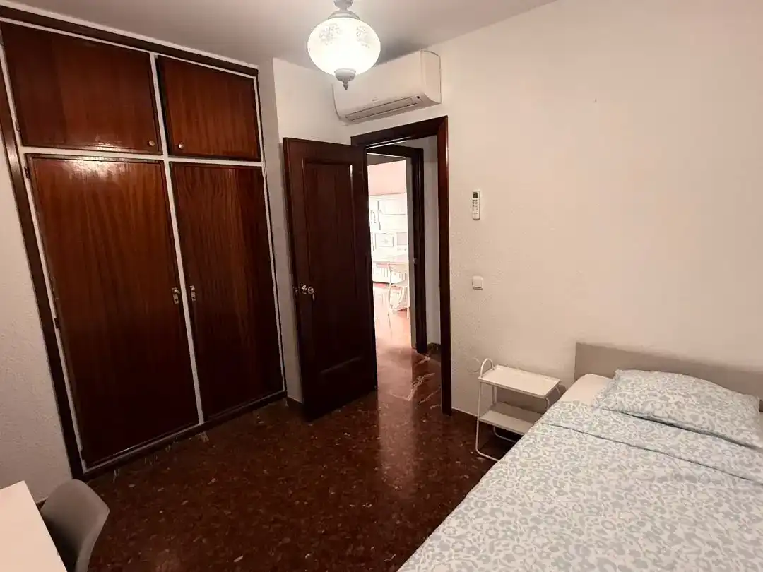 Habitación de Piso para compartir en Almería con Aire acondicionado, Trastero y Amueblado