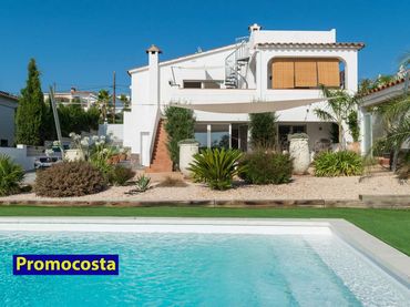 Xalet amb piscina en venda a Port - La Cota - Puig Sec