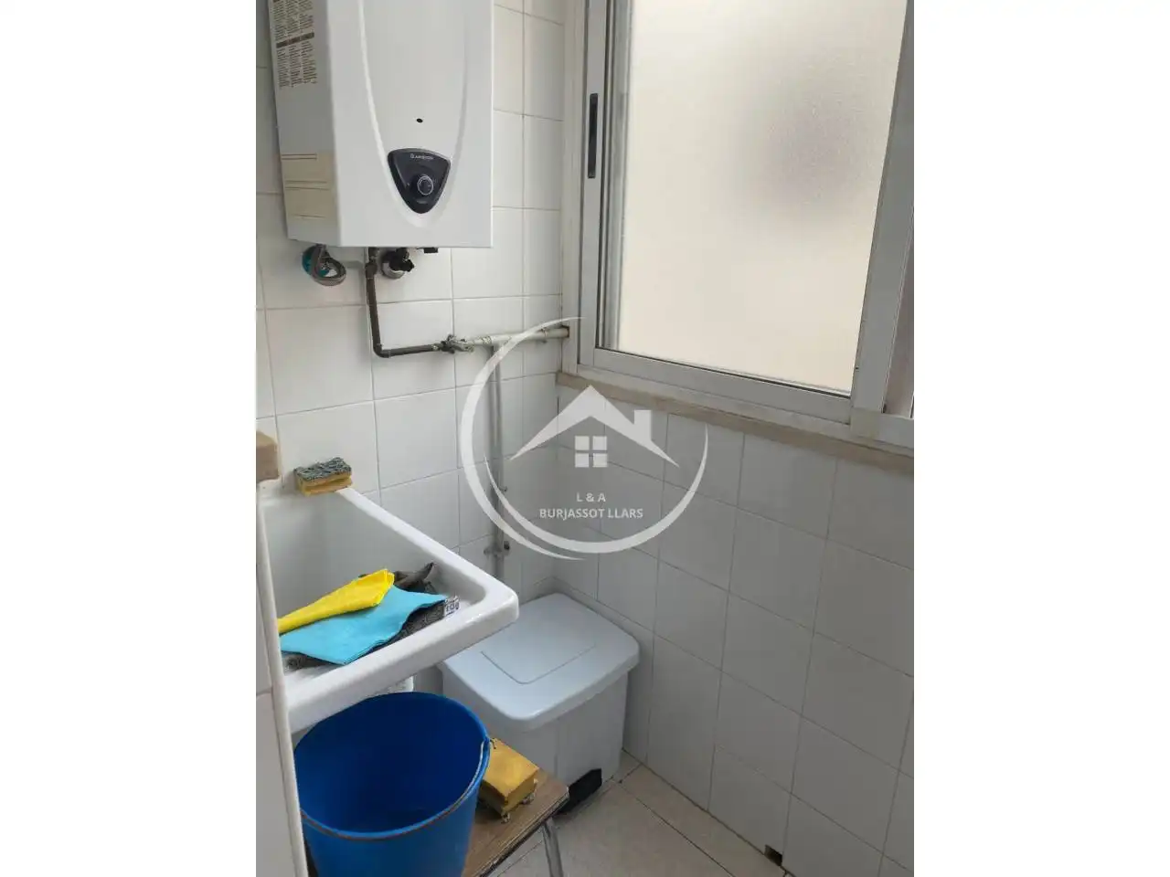 Bathroom of Flat for rent in Burjassot  with Furnished and Balcony