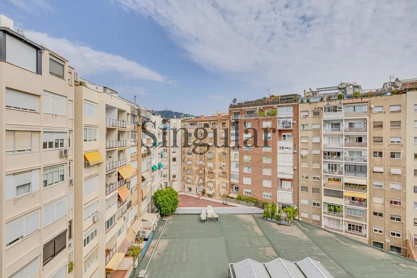 Vista exterior de Ático en venta en Barcelona con Calefacción, Parquet y Terraza
