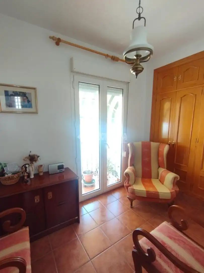 Einfamilien-Reihenhaus zum Verkauf in Málaga mit Klimaanlage, Terrasse und Balkon