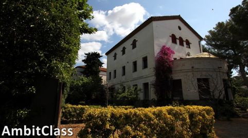 Gran casa a reformar en centro de Premià de Dalt