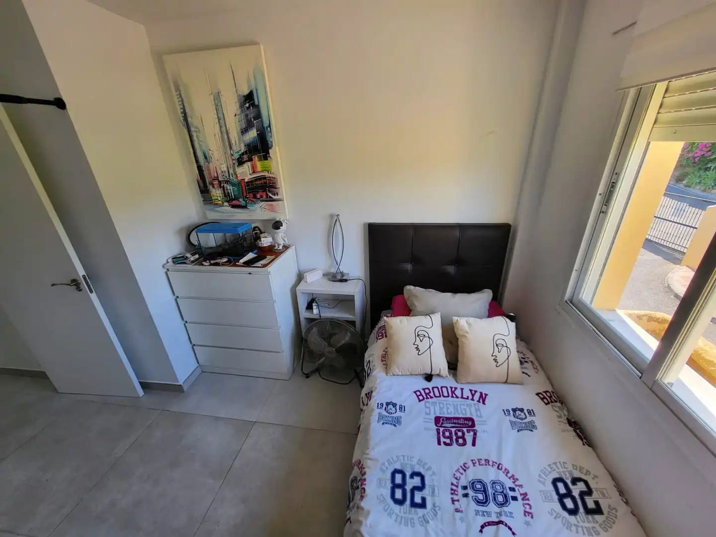 Dormitori de Casa adosada en venda en Estepona amb Terrassa, Piscina i Piscina comunitària