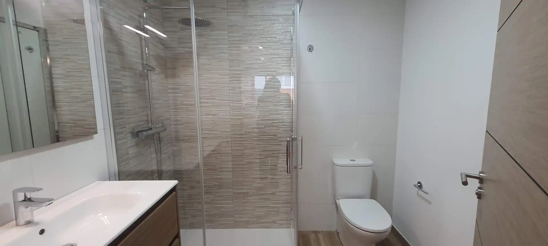 Bathroom of Flat for rent in Carballo  with Furnished, Oven and Washing machine
