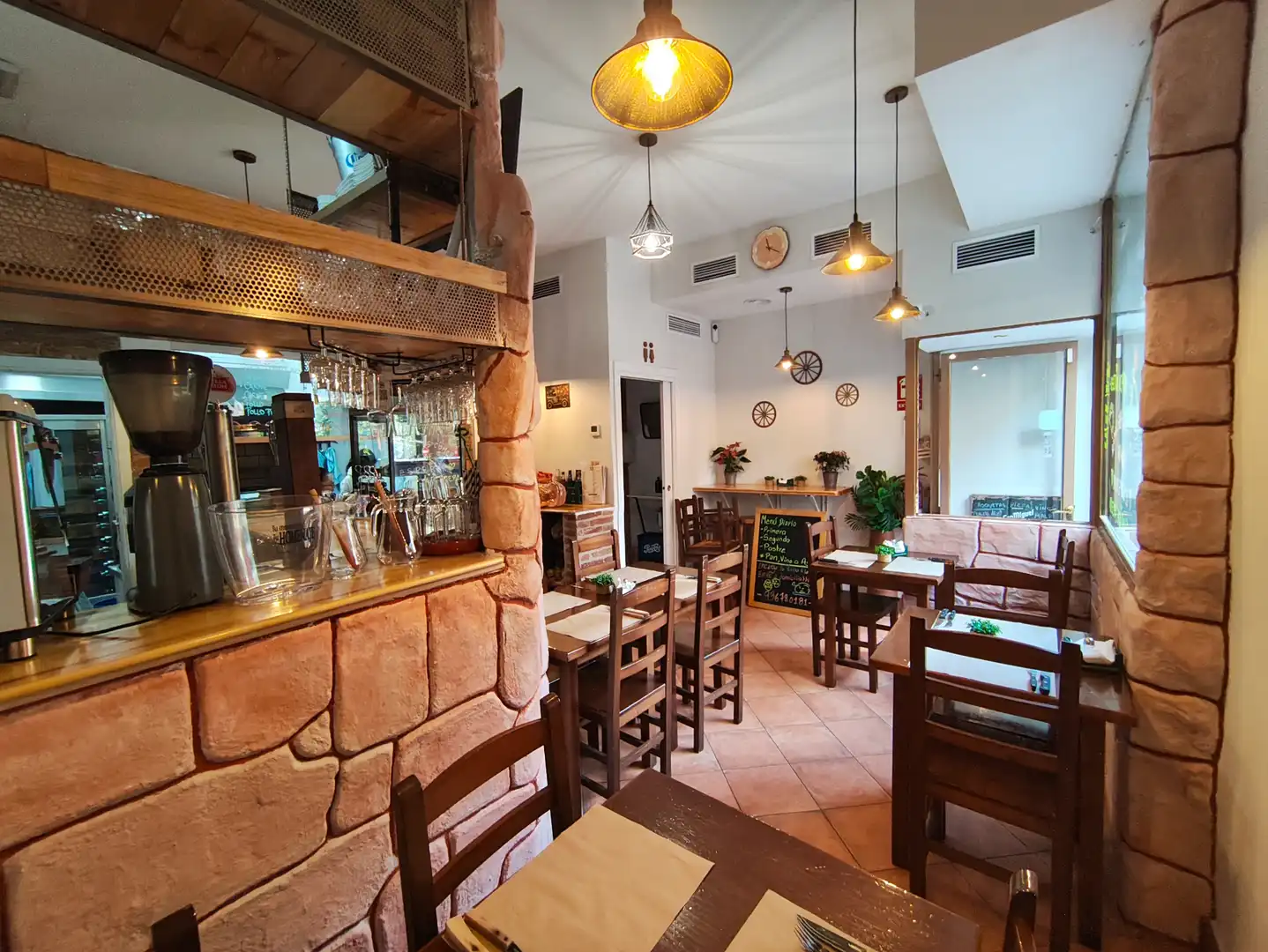 Business premises for transfer in Carrer de les Camèlies 75, imagen 10