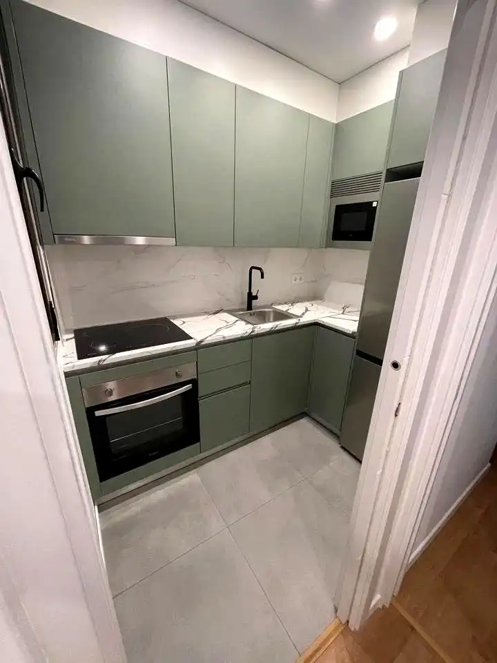 Cuina de Apartament de lloguer en Madrid amb Aire condicionat, Calefacció i Terrassa