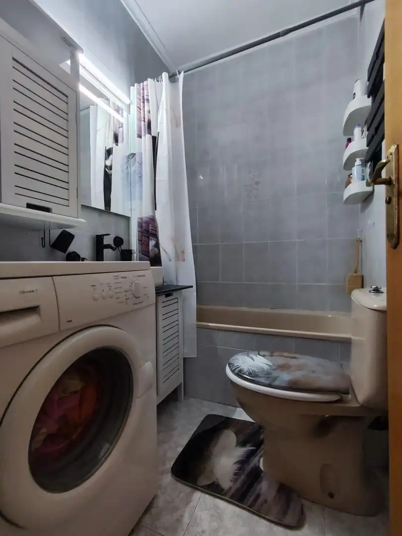 Bany de Apartament de lloguer en Torrevieja amb Aire condicionat, Calefacció i Terrassa