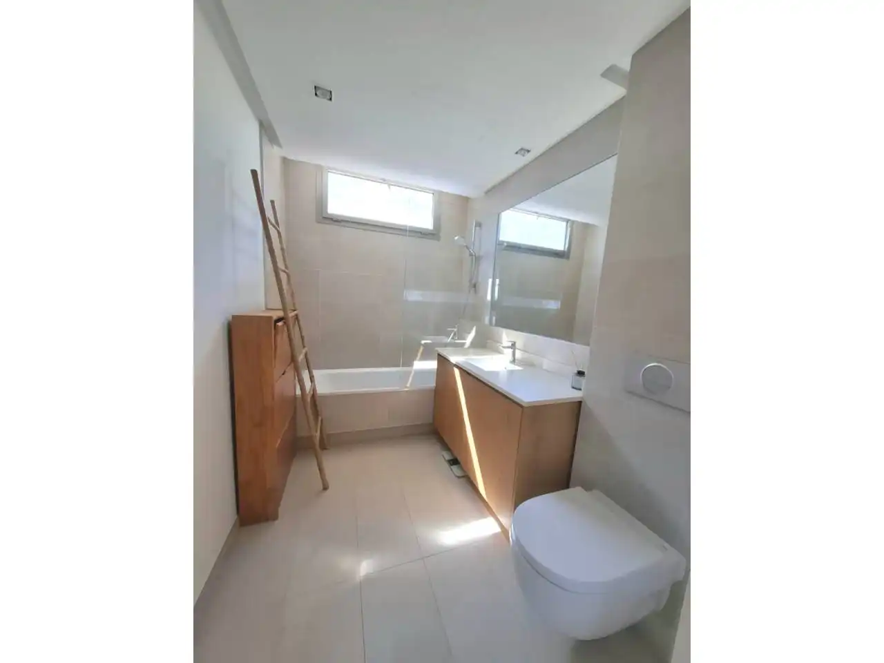 Baño de Piso de alquiler en Madrid con Aire acondicionado, Calefacción y Parquet