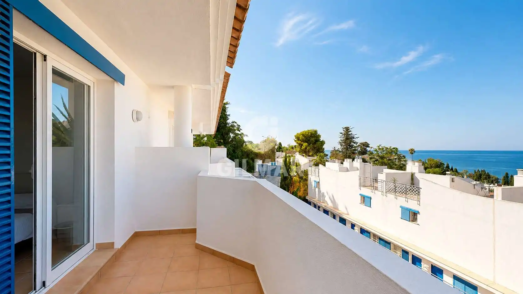 Vista exterior de Casa adosada en venda en Benalmádena amb Calefacció, Jardí privat i Piscina