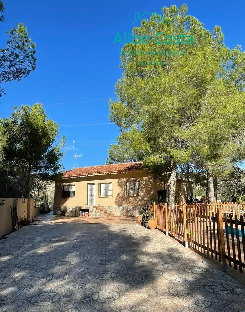 House with pool for sale in Relleu, imagen 3
