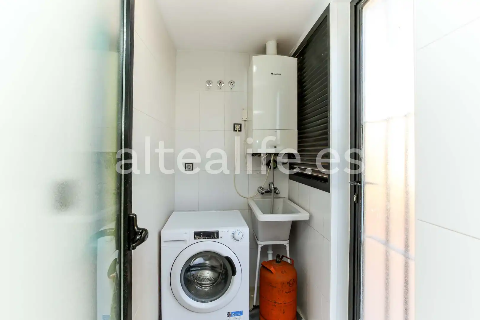 Baño de Apartamento de alquiler en L'Alfàs del Pi con Aire acondicionado, Terraza y Trastero
