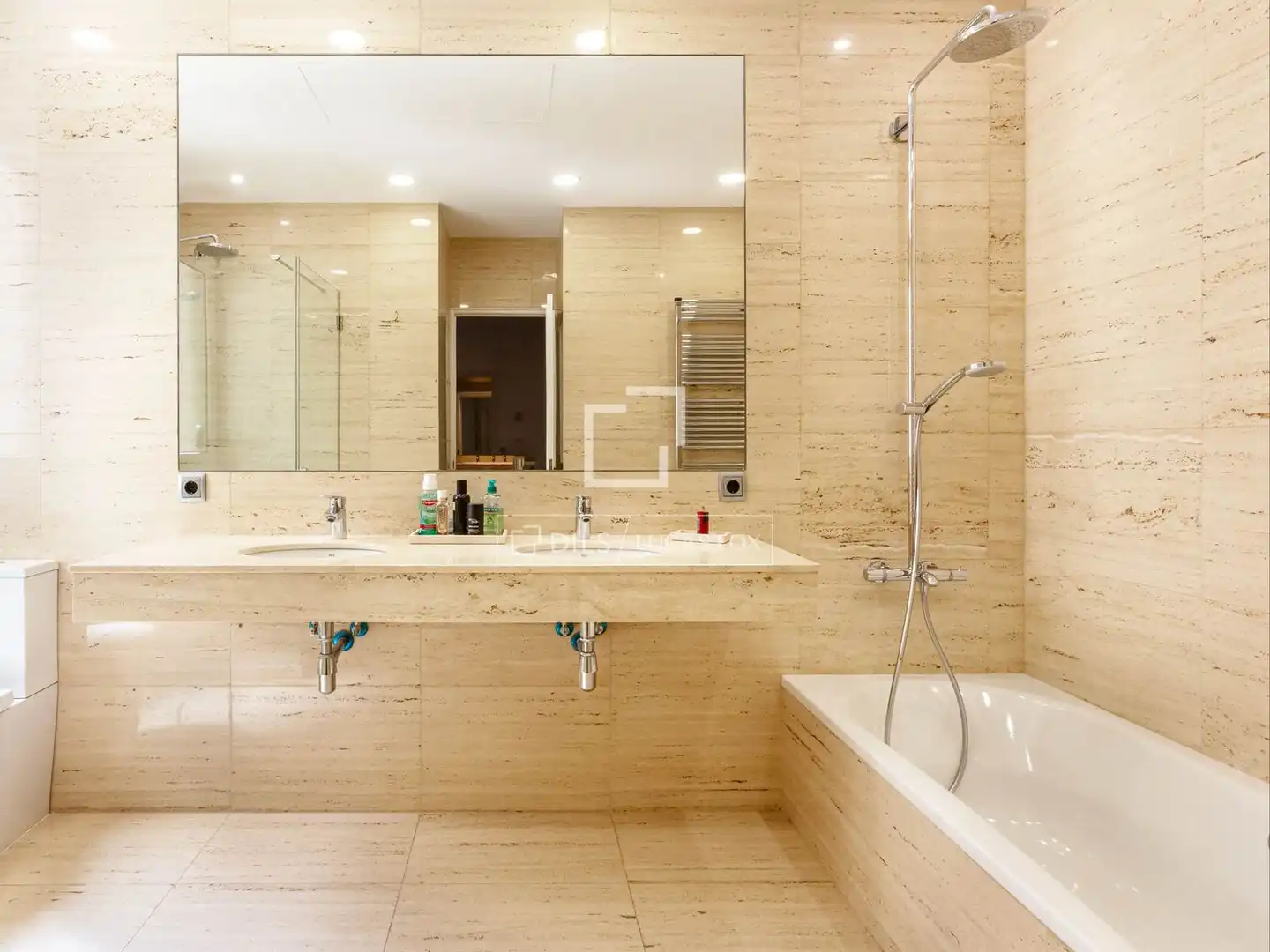 Bathroom of Flat for sale in Barcelona  with Air Conditioner, Heating and Terrace