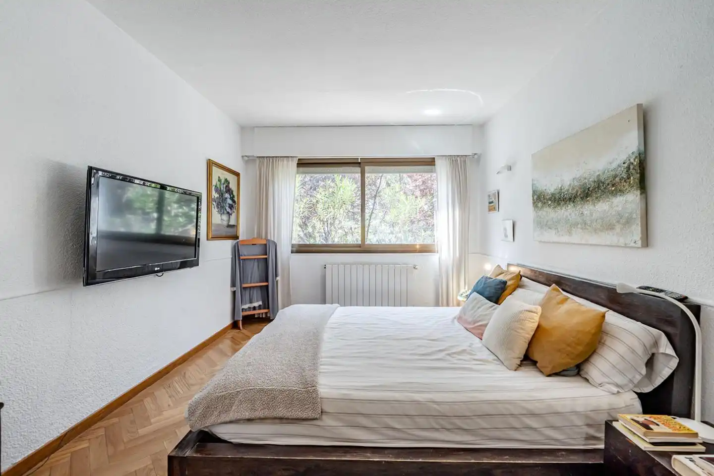 Habitación de Casa adosada en venta en Madrid con Calefacción, Jardín privado y Piscina