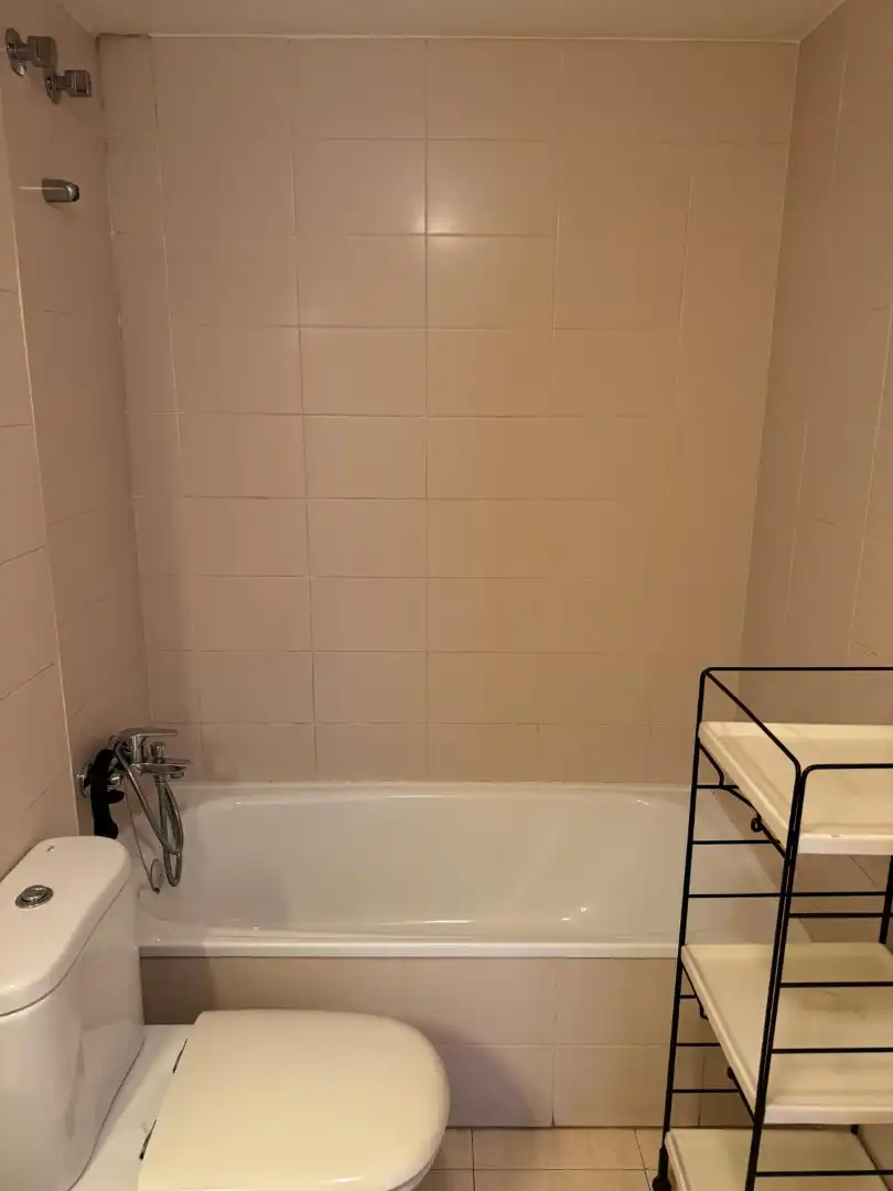 Bathroom of Flat for sale in Badalona  with Air Conditioner, Heating and Oven