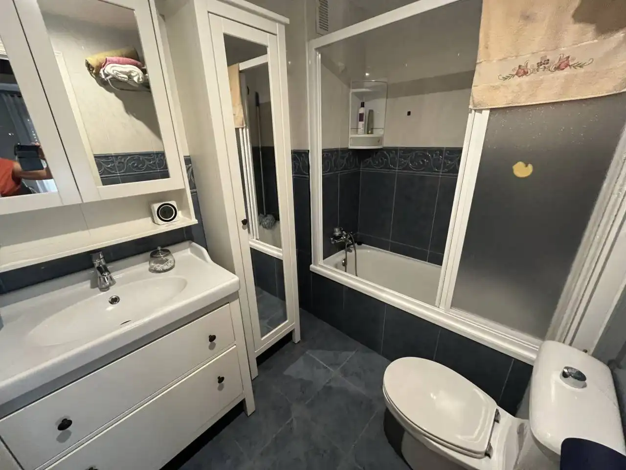 Baño de Piso de alquiler en Híjar con Aire acondicionado, Calefacción y Amueblado