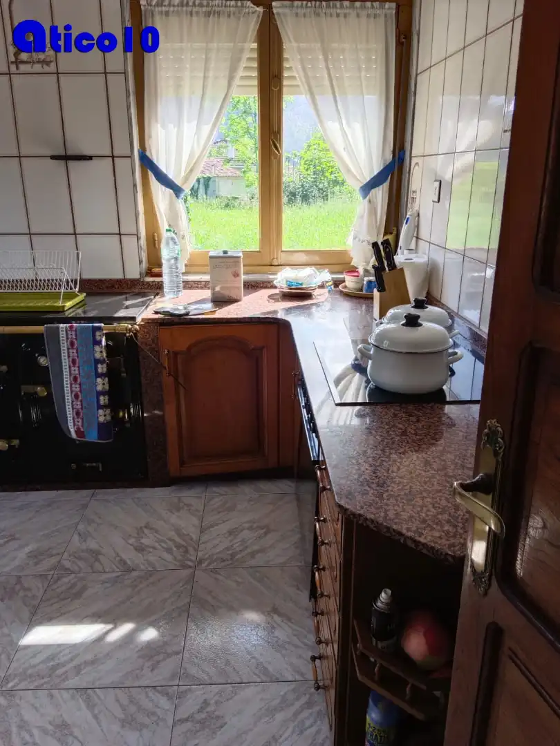 Cuina de Casa o xalet en venda en Candamo amb Calefacció, Traster i Moblat