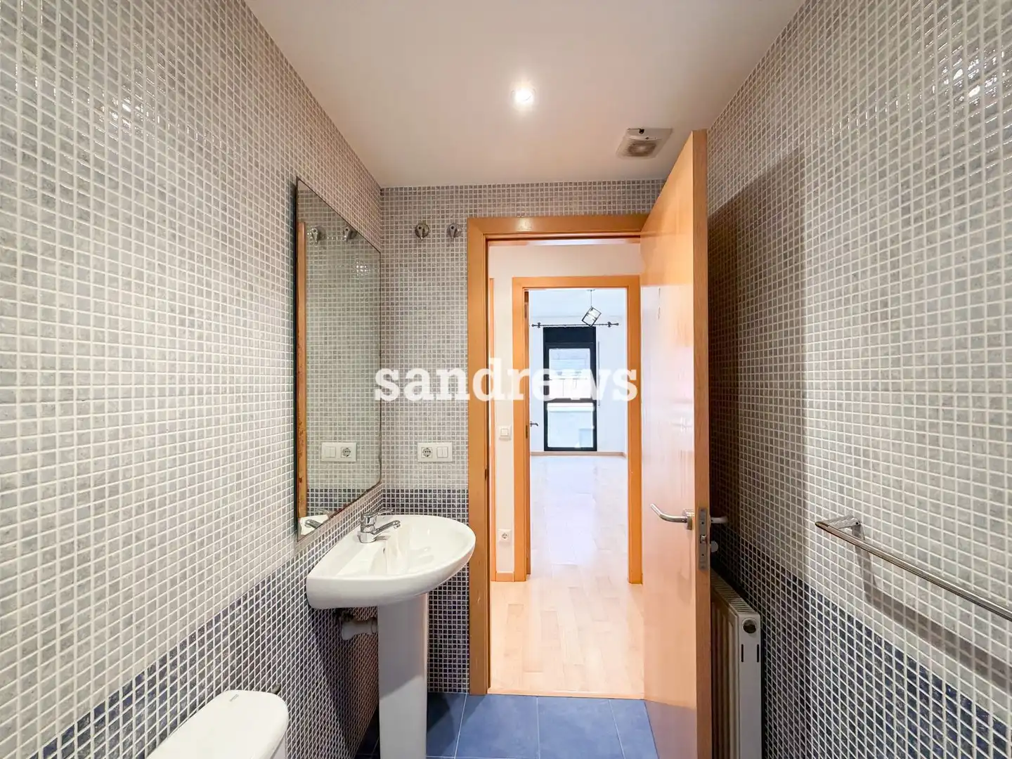 Bathroom of Flat for sale in Figueres  with Air Conditioner, Heating and Storage room