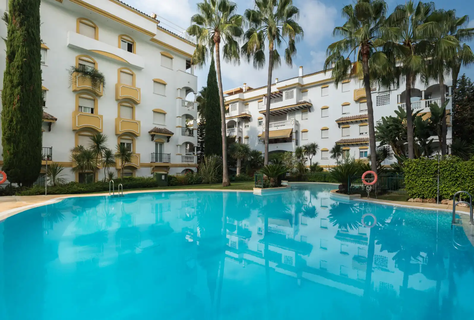 Schwimmbecken von Dachboden zum Verkauf in Marbella mit Klimaanlage, Heizung und Terrasse