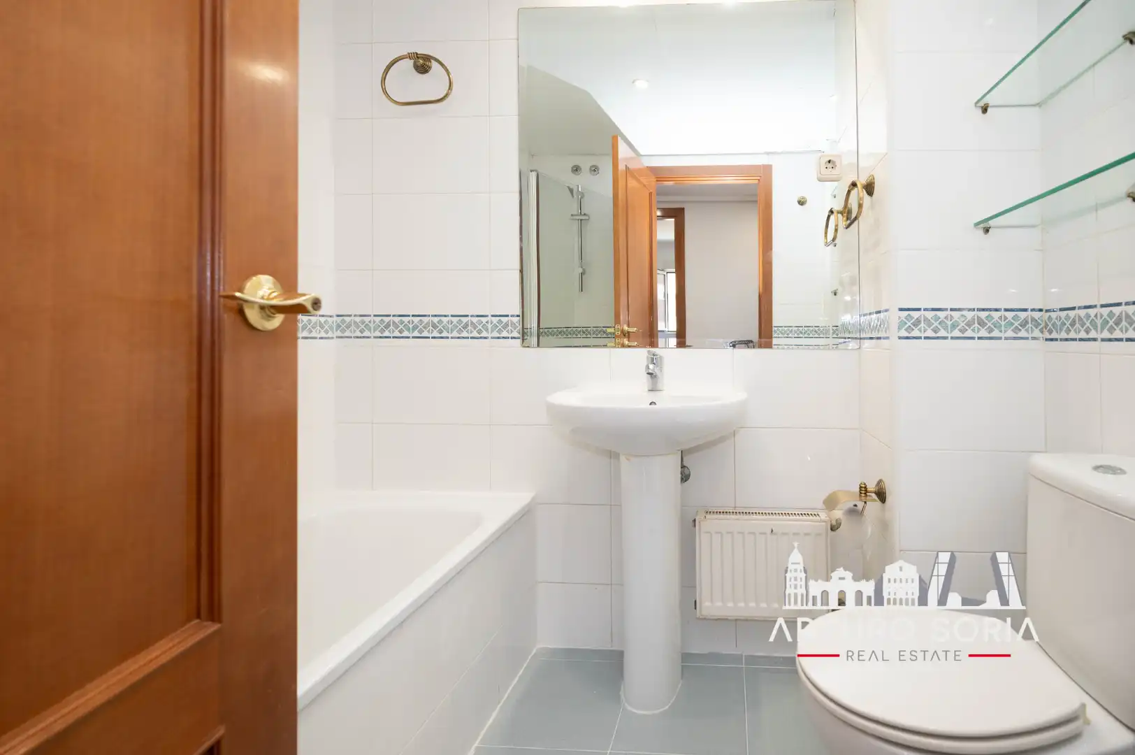 Bathroom of Flat for rent in Madrid  with Storage room and Community pool