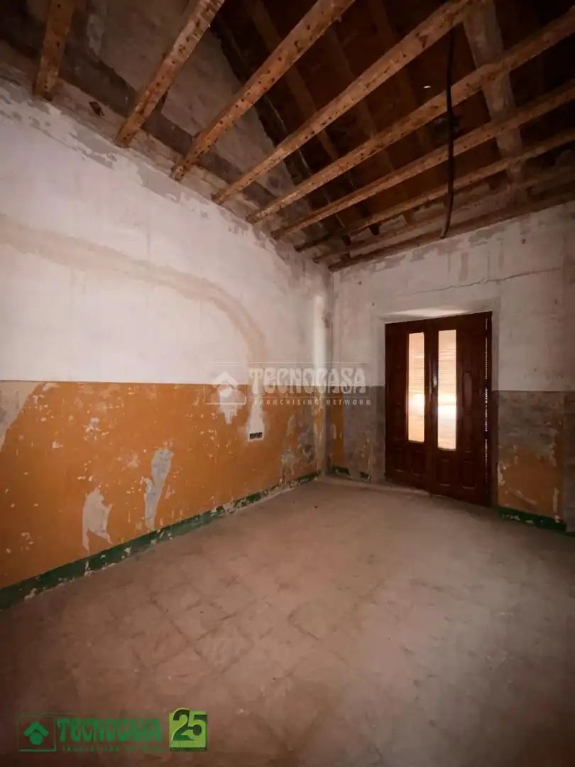 Detached homes for sale in Dosbarrios  with Heating