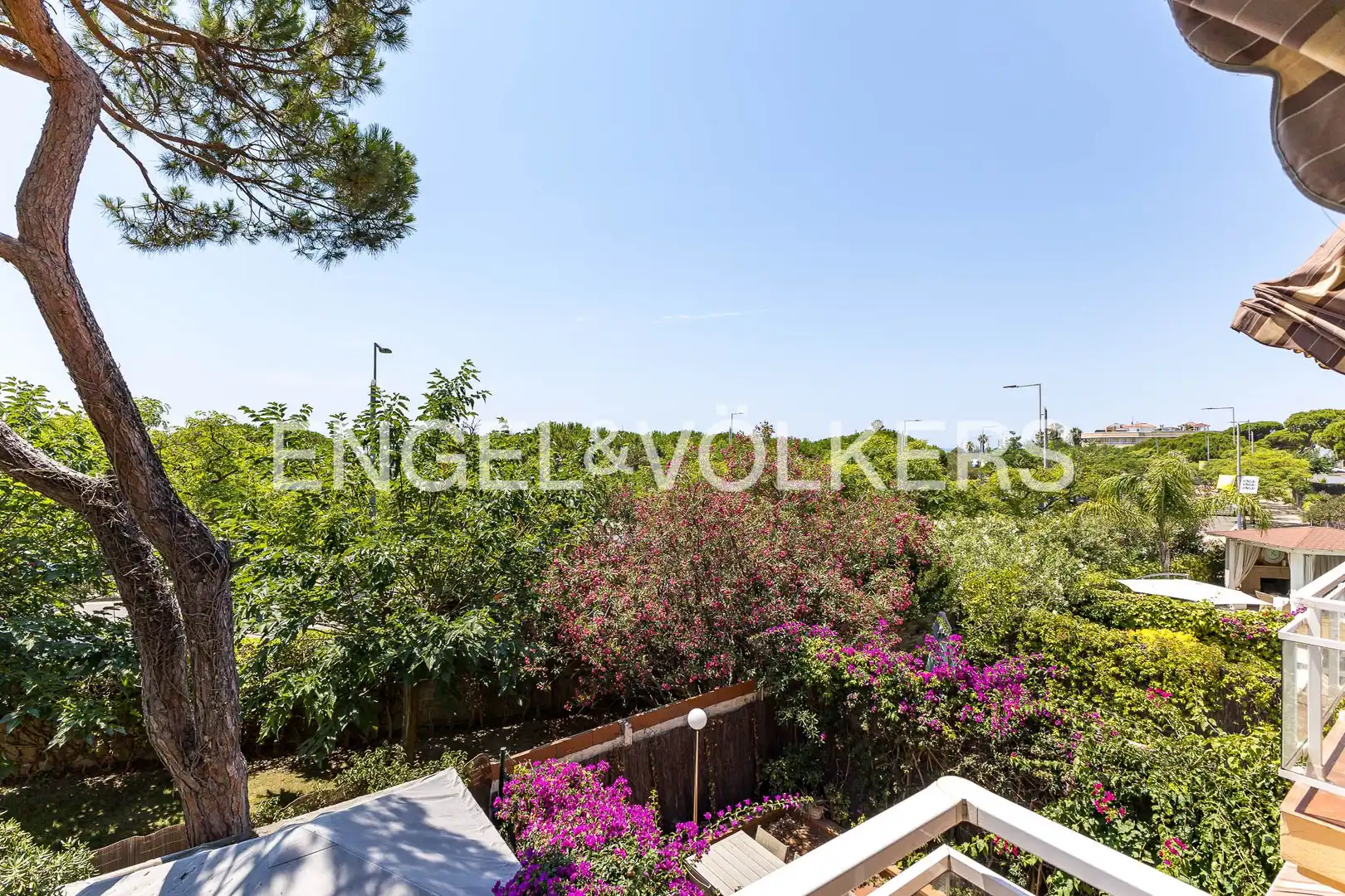 Terrasse von Einfamilien-Reihenhaus zur Miete in Castelldefels mit Klimaanlage, Heizung und Privatgarten