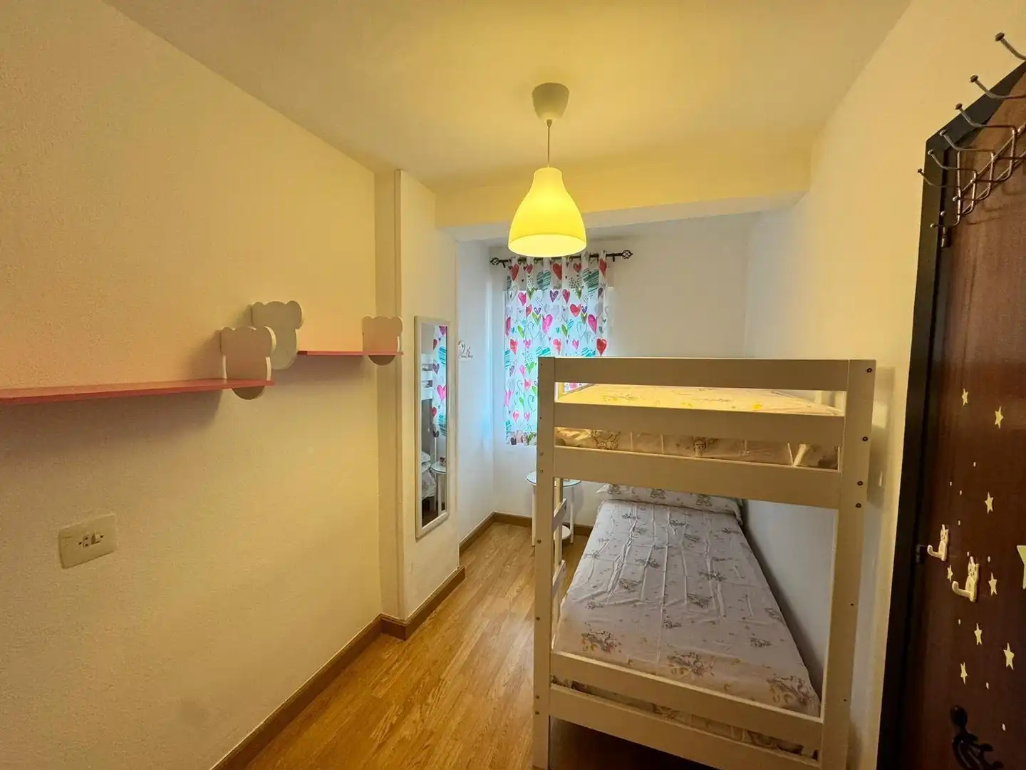 Habitación de Piso de alquiler en Almuñécar con Jardín privado, Terraza y Amueblado